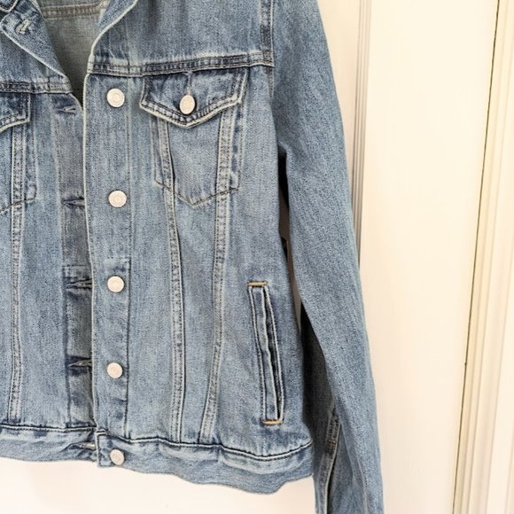 NWT Classic Gap Denim Jacket Medium Wash - Size Medium - Picture 3 of 8